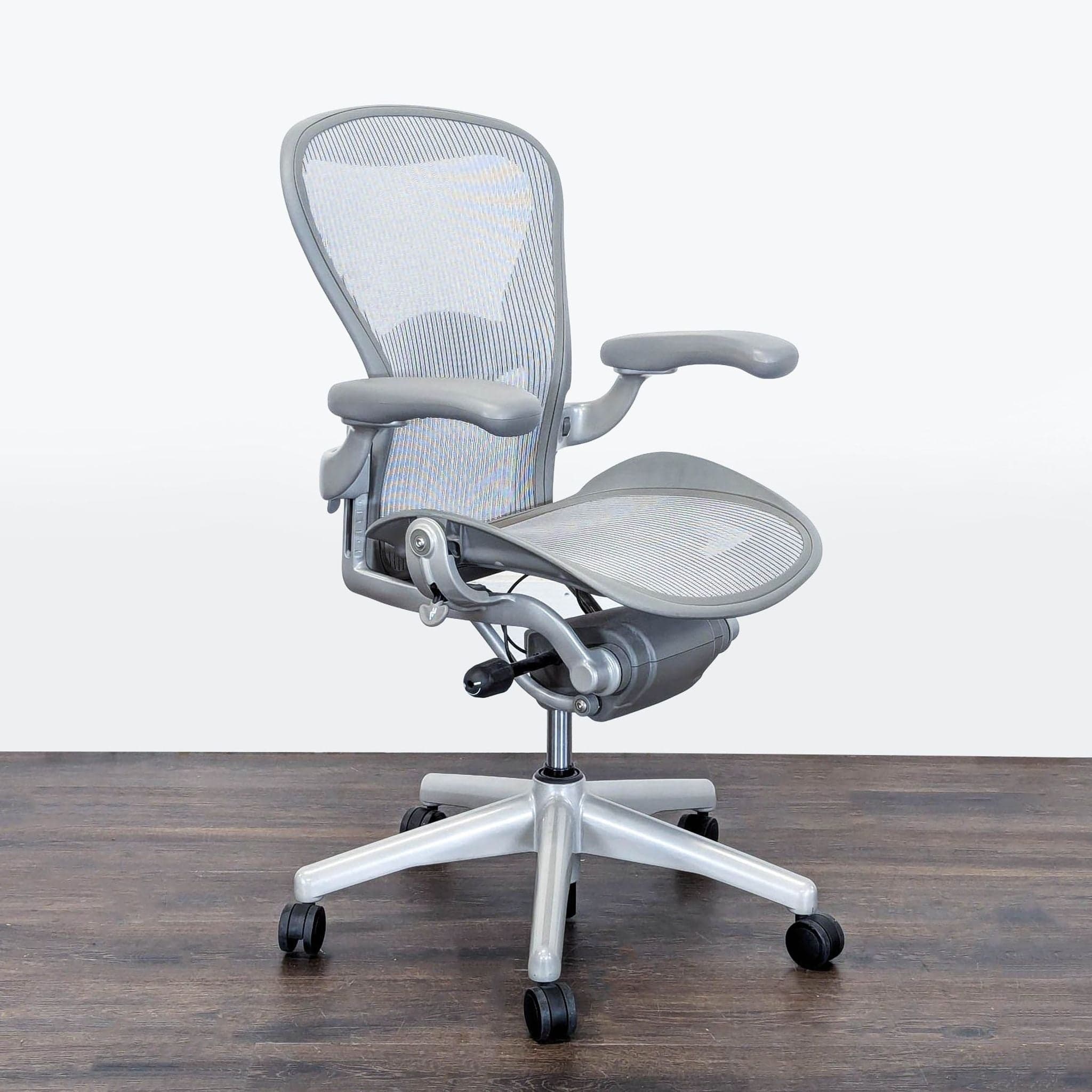 Herman Miller Aeron Ergonomic Office Chair - Light Gray Mesh - Thumbnail 2