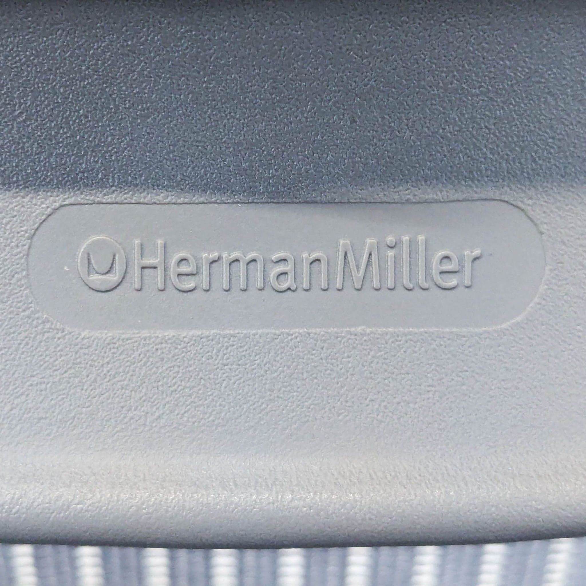 Herman Miller Aeron Ergonomic Office Chair - Light Gray Mesh - Thumbnail 8