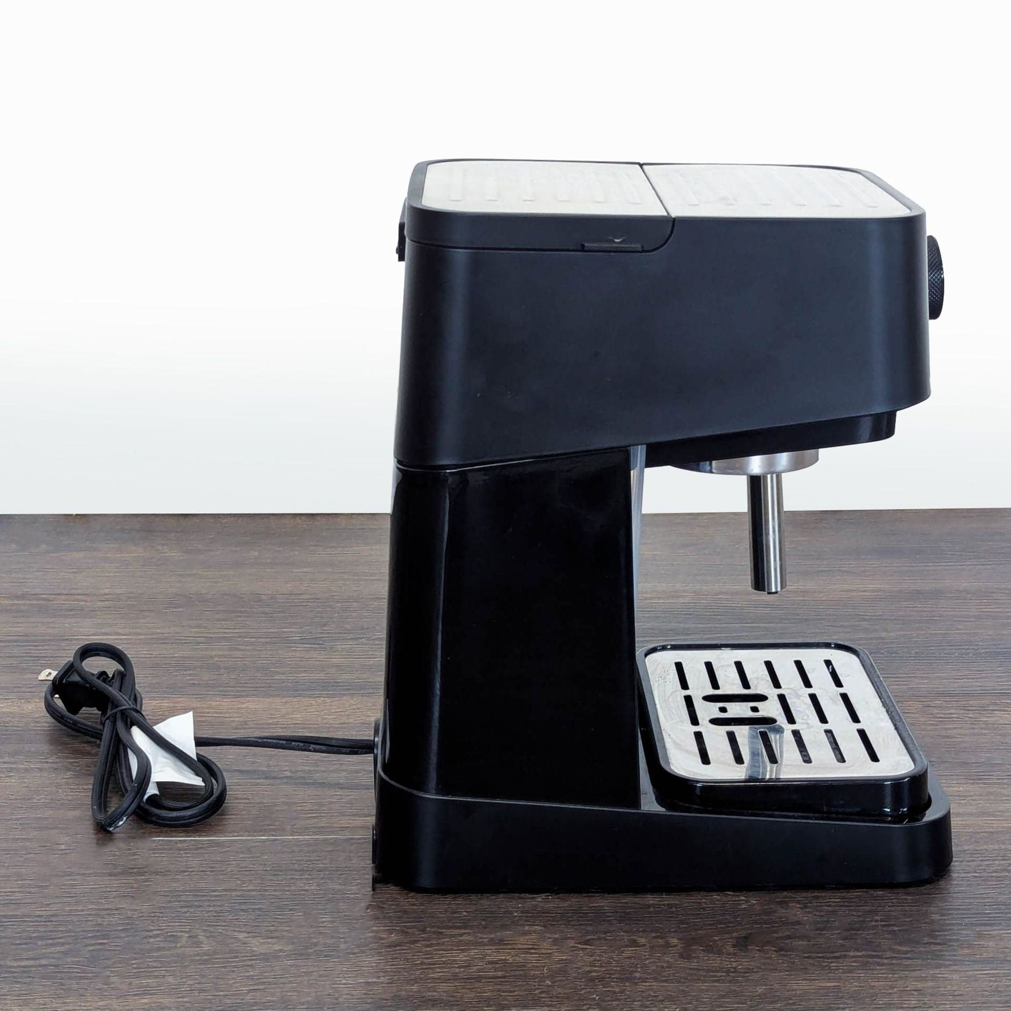 DeLonghi Espresso and Cappuccino Coffee Maker with Steam Wand - Black - Thumbnail 3