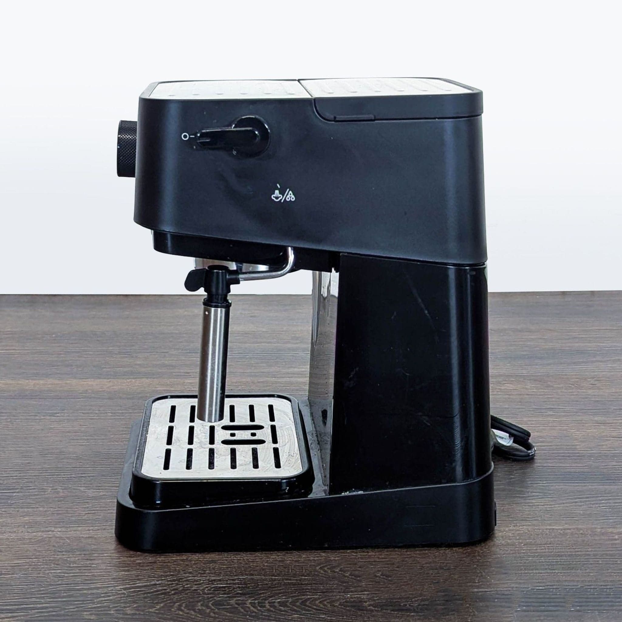 DeLonghi Espresso and Cappuccino Coffee Maker with Steam Wand - Black - Thumbnail 5