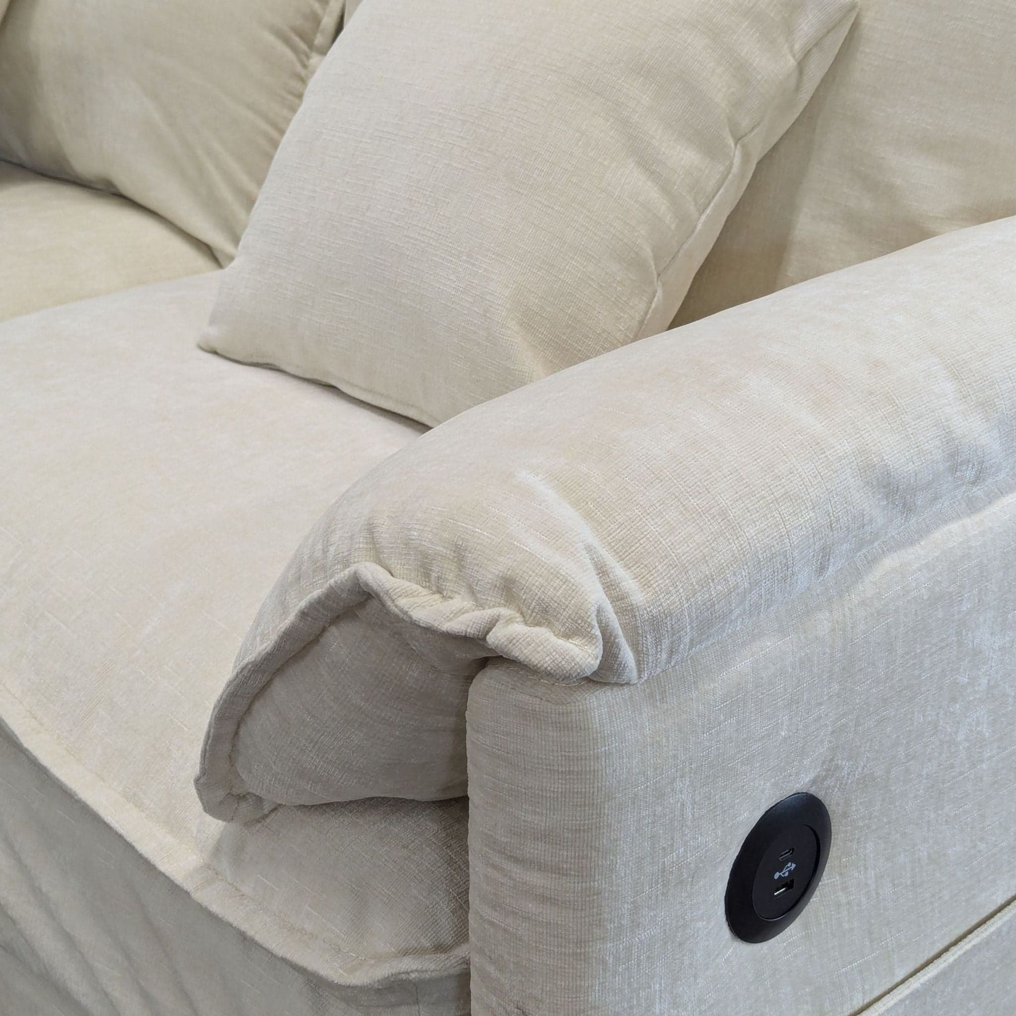 Modern Beige 3-Seat Sectional Sofa with Chaise and Cushions - Thumbnail 7