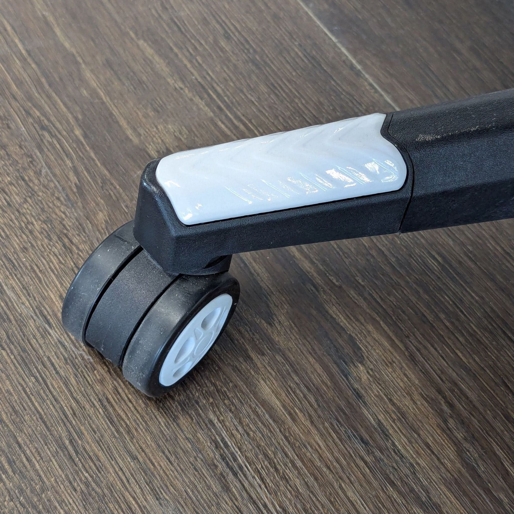 GTRacing GT099 Black and White Ergonomic Gaming Chair with Adjustable Armrests - Thumbnail 6