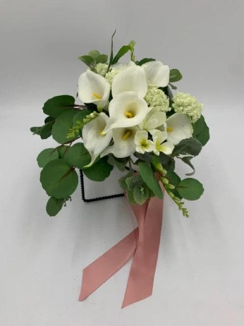 Mixed White Calla Lilly Bouquet - Image 1