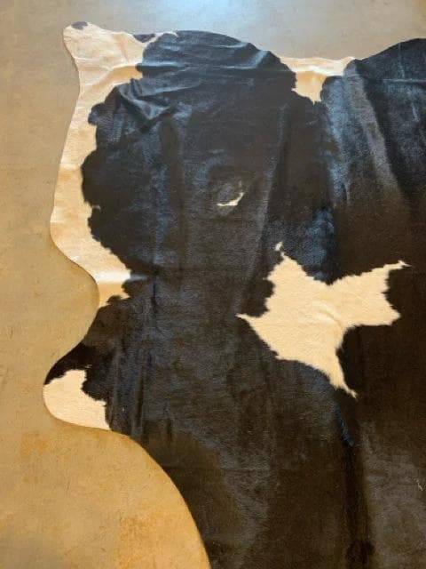 *NEW* 6'x6' Black & White Cowhide - Thumbnail 2