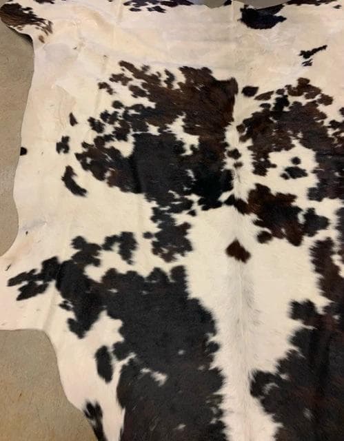 *NEW* 6'x6' Black, Brown & White Spotted Cowhide - Thumbnail 2