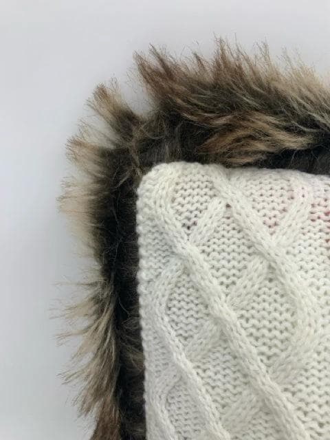 White Knitted Fur Lined Pillow - Thumbnail 2