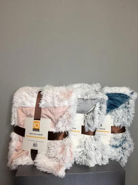 *NEW* Shaggy Faux Fur Throw - Image 1
