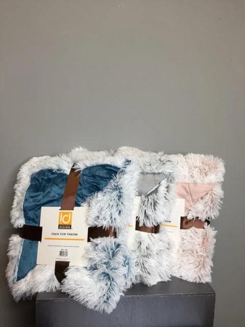 *NEW* Shaggy Faux Fur Throw - Thumbnail 2