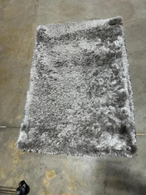 Nuloom Silver Shag Rug - Image 1