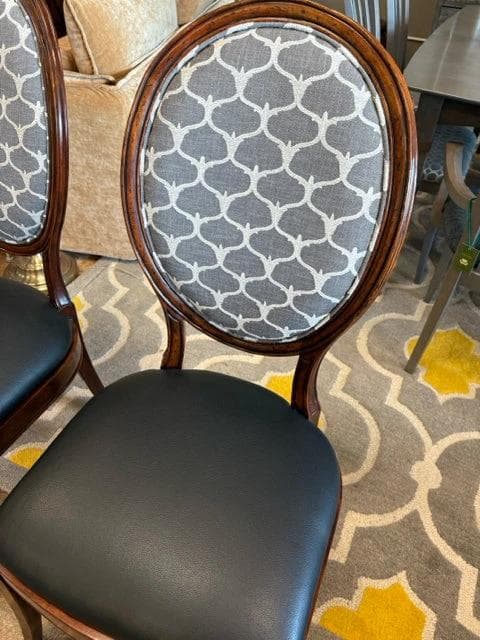 Set Of 2 Johnathan Charles Spoon Back Side Chairs From The Francis Collection - Thumbnail 2