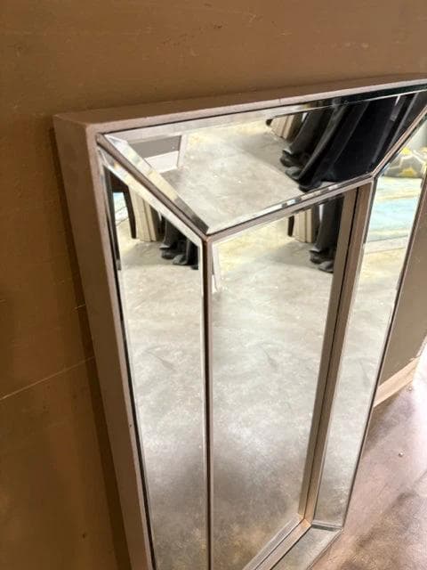 3 Hands Beveled Leaner Wall Mirror - Thumbnail 2