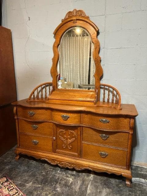 Lexington Antique Oak Dresser With Mirror - Image 1