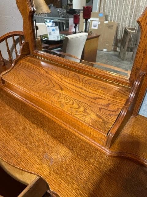 Lexington Antique Oak Dresser With Mirror - Thumbnail 3