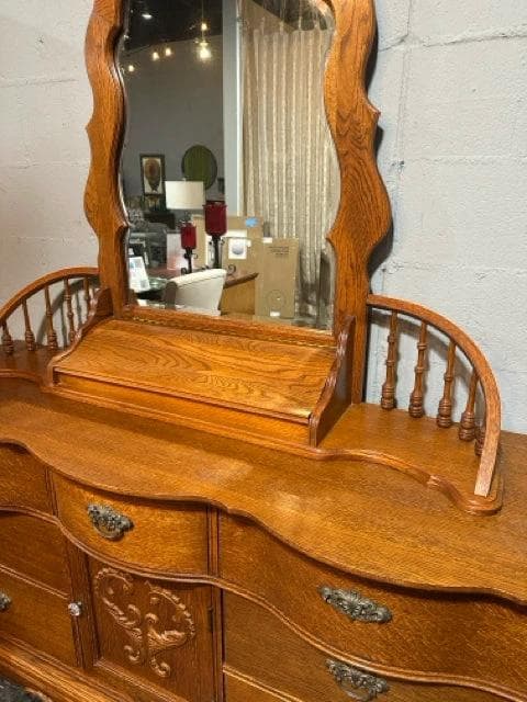 Lexington Antique Oak Dresser With Mirror - Thumbnail 4