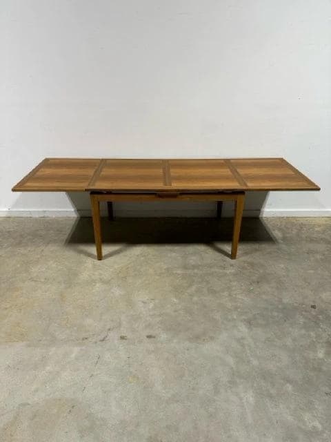 Light Wood Grain Extension Dining Table - Thumbnail 3