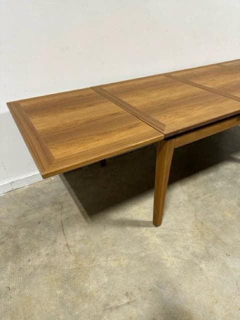Light Wood Grain Extension Dining Table - Thumbnail 4