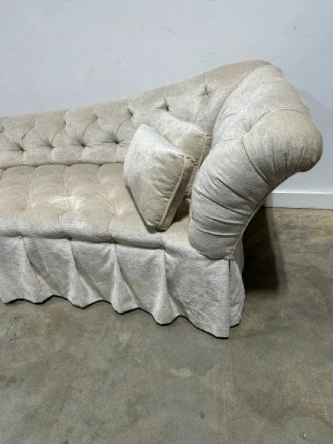 Velvet Tufted Skirted Sofa with 2 Lumbar Pillows - Thumbnail 2