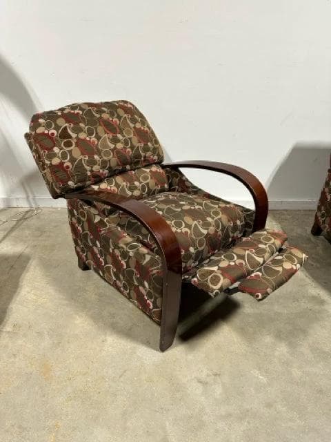 Raymour & Flanigan Molly Recliner with Wooden Arms - Thumbnail 3