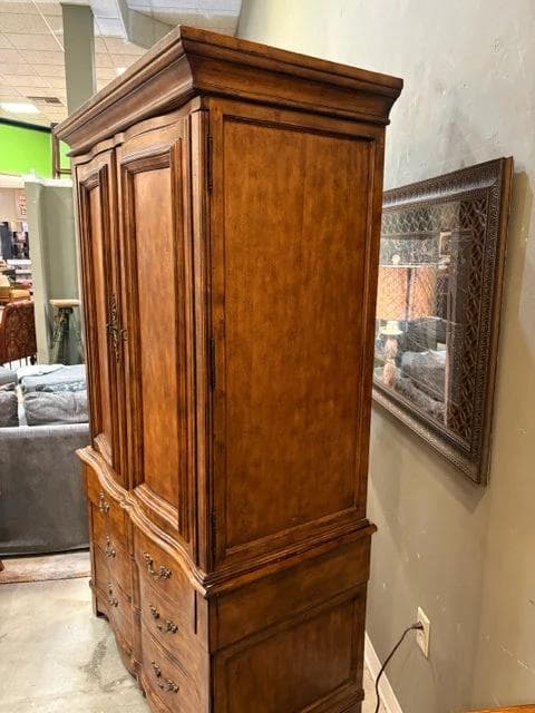 Ashley Glen Abbey Media Armoire with 2 Door & 6 Drawers - Thumbnail 2