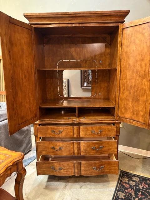 Ashley Glen Abbey Media Armoire with 2 Door & 6 Drawers - Thumbnail 3