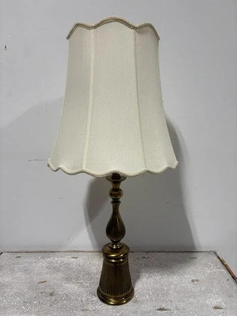 Stiffel Brass Base Table Lamp With Scalloped Cream Shade - Image 1