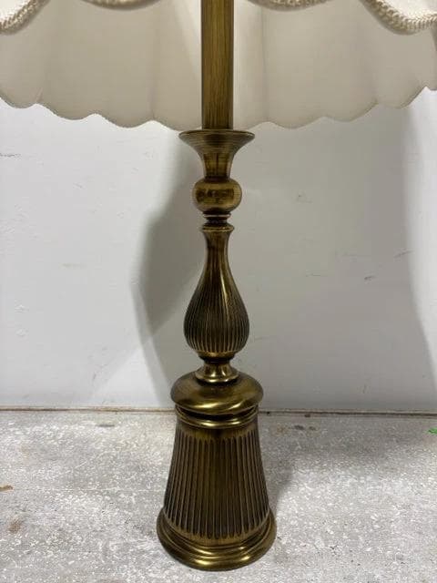Stiffel Brass Base Table Lamp With Scalloped Cream Shade - Thumbnail 2