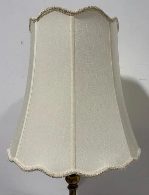Stiffel Brass Base Table Lamp With Scalloped Cream Shade - Thumbnail 3