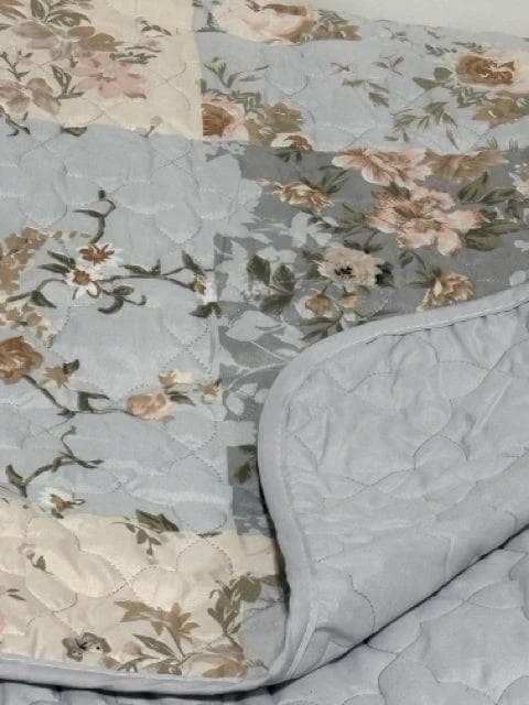 King Size Light Blue And Beige Patchwork Quilt With 2 Shams - Thumbnail 2