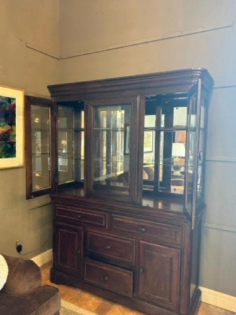 Ashley Leximore Dark Brown Server & Glass Shelve Hutch - Thumbnail 3