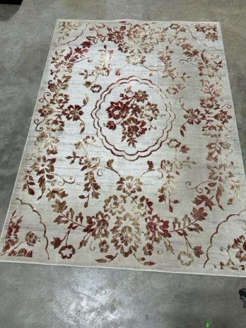 5'3"WX7'7'L Empire Ivory & Red Floral Area Rug - Image 1