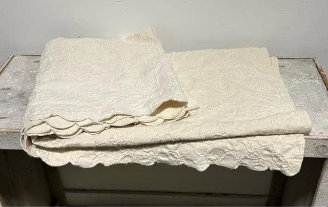 Cream Queen Coverlet Bedding