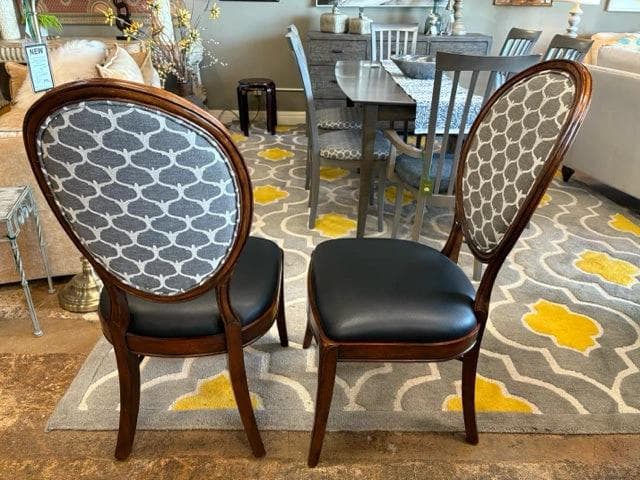 Set Of 2 Johnathan Charles Spoon Back Side Chairs From The Francis Collection - Thumbnail 3