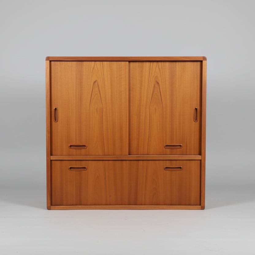 Mid Century Modern Teak Cabinet/TV Cabinet/Dry Bar DH250-1 - Thumbnail 2