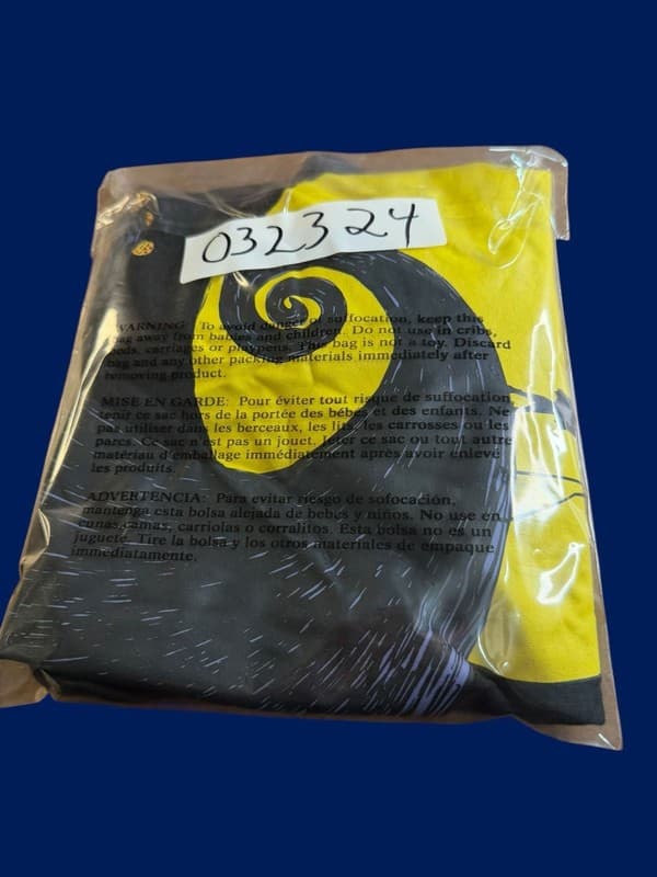 Disney The Nightmare Before Christmas Jack & Sally Spiral Hill Graphic T-Shirt M - Thumbnail 6