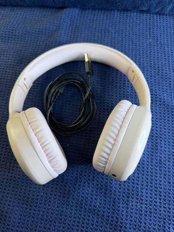 Lenovo TH30 Wireless Bluetooth Foldable Headphones - Pink - Thumbnail 2