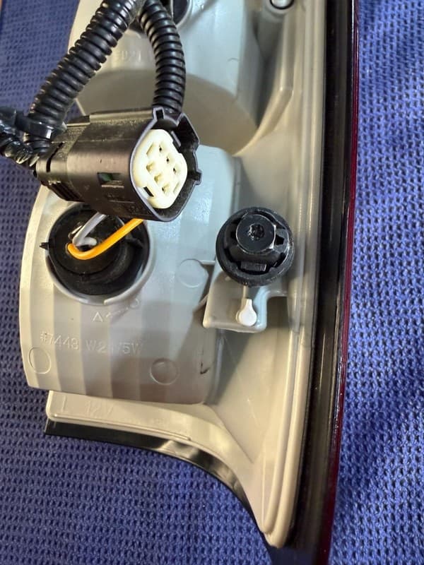 2015-2022 Chevrolet Colorado Driver Side Tail Light Assembly LH Replacement - Thumbnail 3