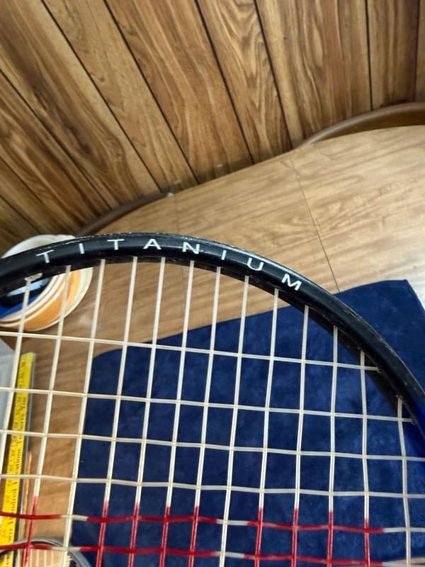 Tennis Racquet Set: Wilson Titanium Matchpoint & Prince Accuracy Oversize lot 2 - Thumbnail 6