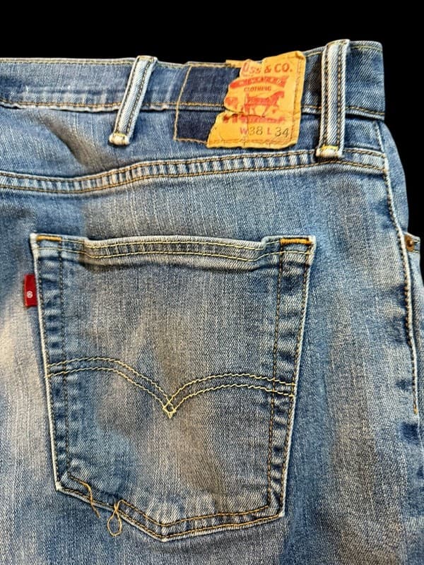 Levis 550 Relaxed Fit Jeans Mens 38x34 Medium Wash Vintage Distressed Frayed - Thumbnail 3