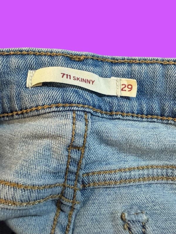 ILevi's Women's 711 Mid Rise Skinny Jeans Light Wash Size 29x30 - Thumbnail 5