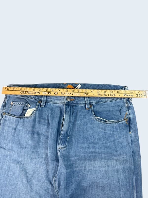 Tommy Bahama Men's Light Wash Relaxed Straight Fit Jeans Size 40 - Thumbnail 6