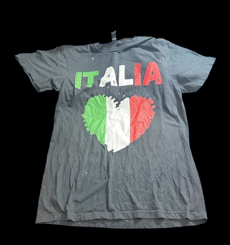 Italia Italian Flag Heart T-Shirt - Image 1