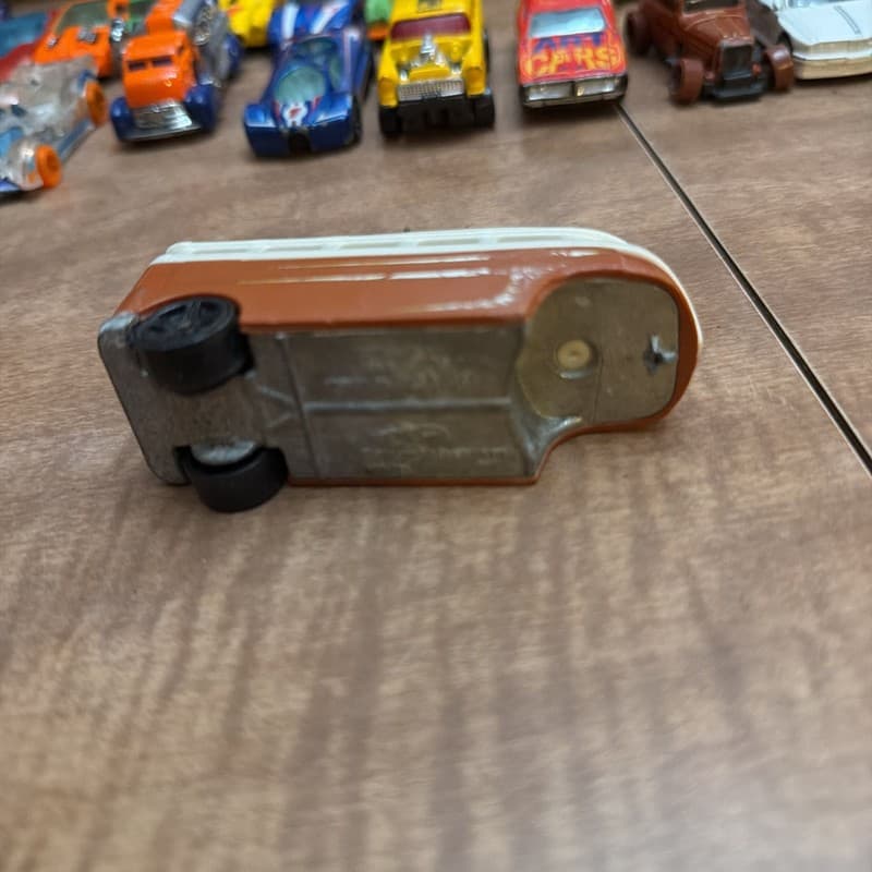 Hot Wheels Custom Volkswagen Hauler Blue Flames - Thumbnail 5