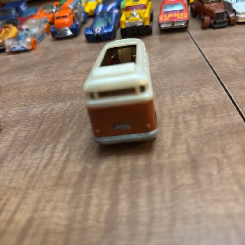 Hot Wheels Custom Volkswagen Hauler Blue Flames - Thumbnail 4