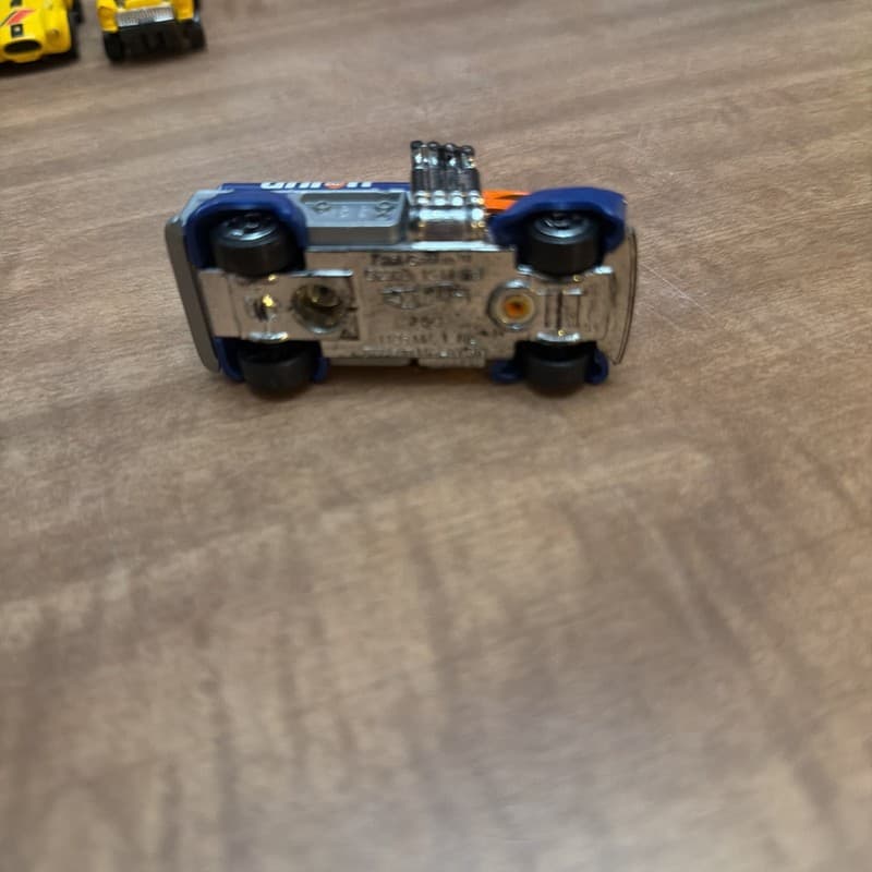 Hot Wheels 2017 Fast Gassin' Union 76 Tanker - Thumbnail 5