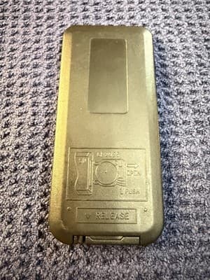 Scosche BTFREQ Bluetooth FM Transmitter Remote Control CR2025 Battery New - Thumbnail 2