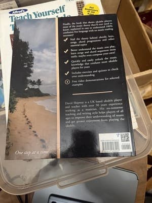 Ukulele Starter Bundle – Firebrand Soprano + 2 Books – As-Is - Thumbnail 6