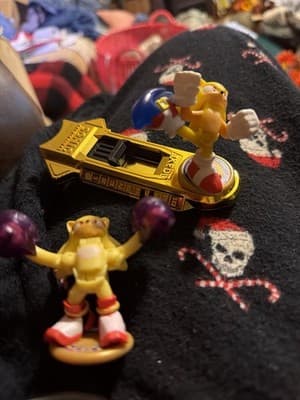 Sonic Bundle – Super Shadow Figure on Gold Statue + 2 Super Sonic Figures - Thumbnail 4