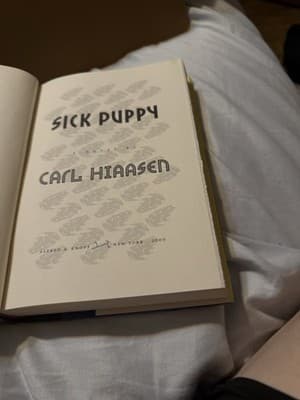 Sick Puppy by Carl Hiaasen 2000 Hardcover First Edition w/ Dust Jacket - Thumbnail 2