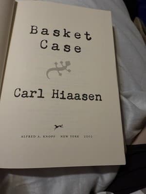 Basket Case by Carl Hiaasen 2002 First Edition Hardcover with Dust Jacket - Thumbnail 3