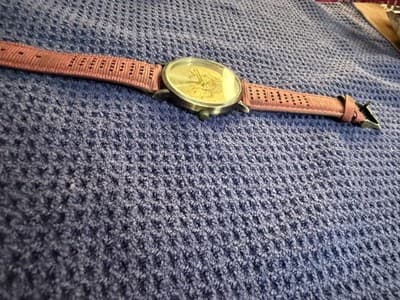 Lord Ganesha Engraved Gold Dial Quartz Wristwatch Burgundy Strap SR626 Battery - Thumbnail 5